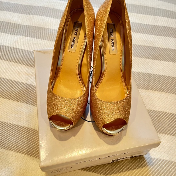 Steve Madden “Scandall Gold Glitter” platform pumps - Picture 3 of 6